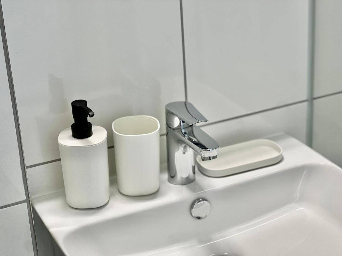 Nujen- Hotel Und Apartment Stuttgart Zuffenhausen エクステリア 写真