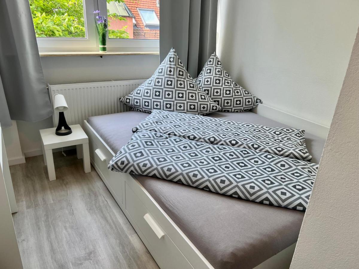 Nujen- Hotel Und Apartment Stuttgart Zuffenhausen エクステリア 写真
