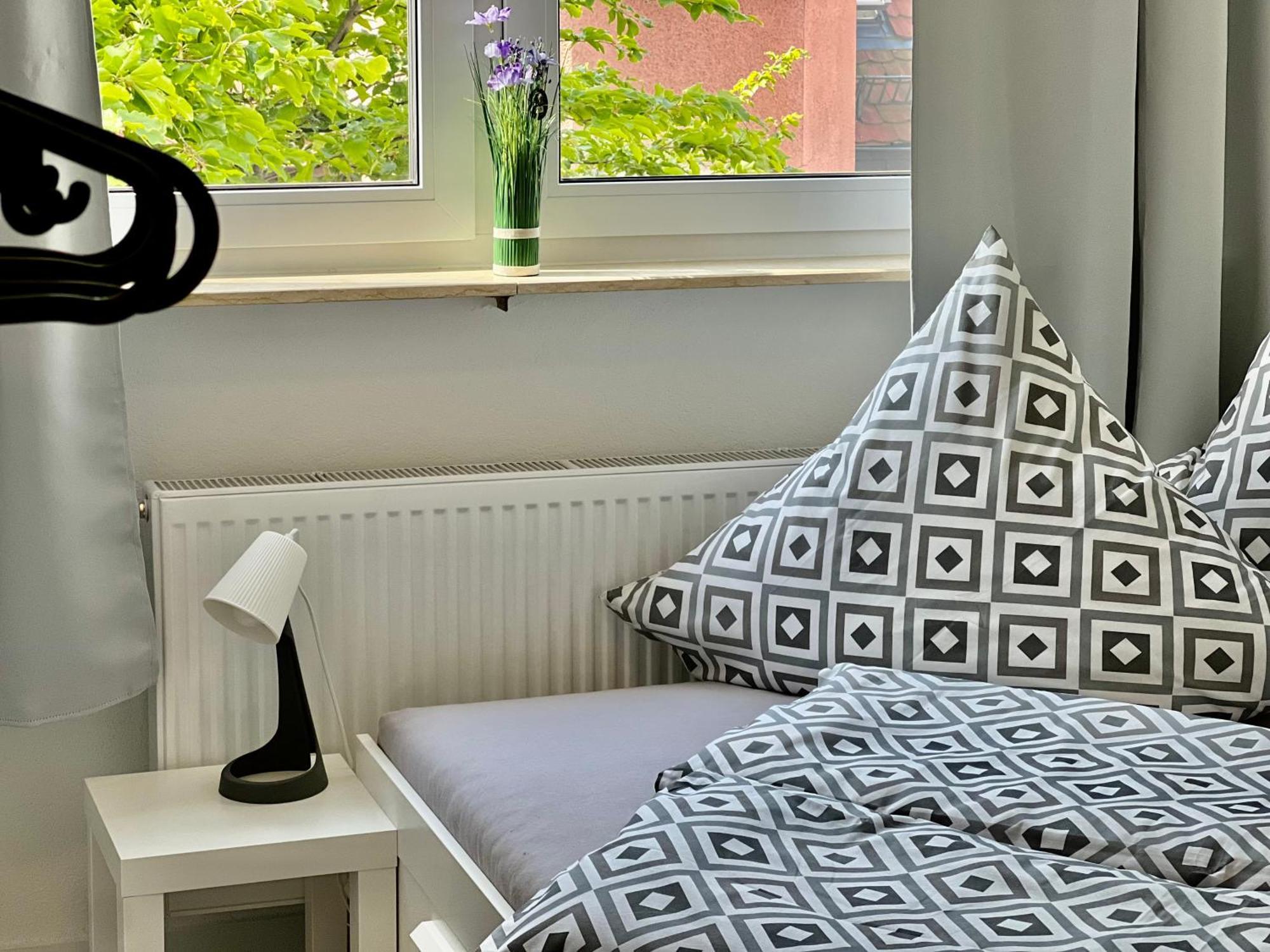Nujen- Hotel Und Apartment Stuttgart Zuffenhausen エクステリア 写真